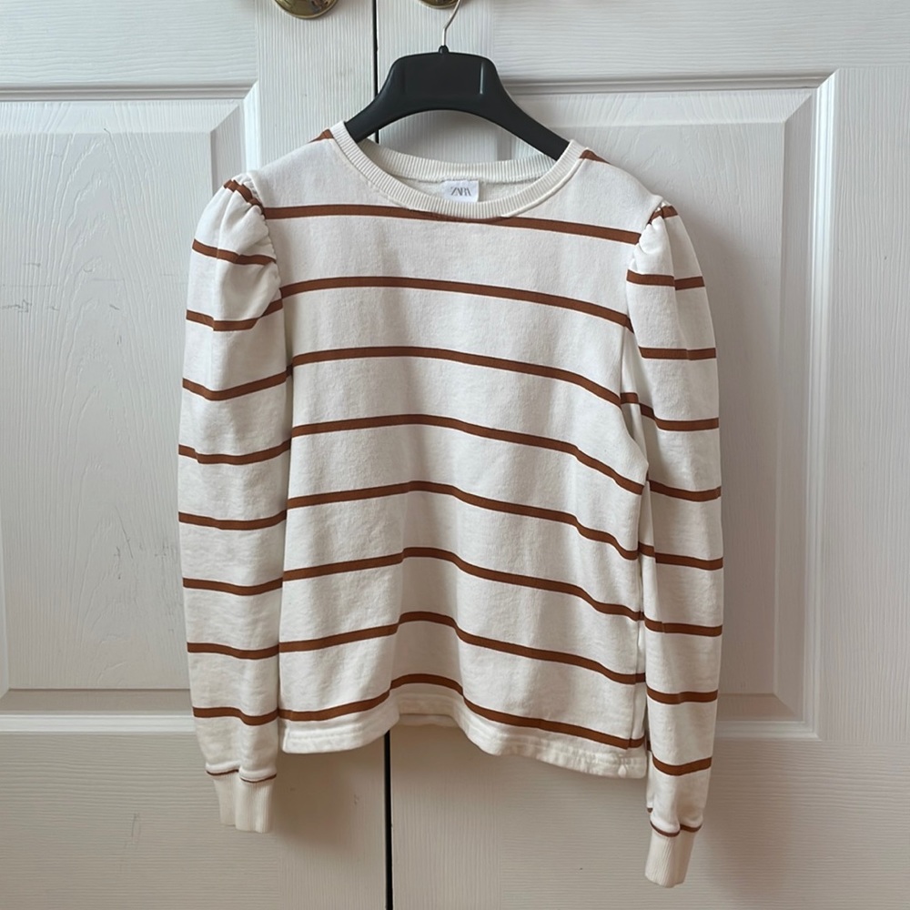 White sweater with brown stripes and ruffled shoulders for girls 13-14.